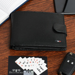 Klasyczny portfel męski skórzany z ochroną RFID. Poziom z zapięciem