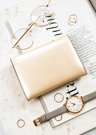 Beżowy portfel skórzany z portmonetką i okienkiem. RFID