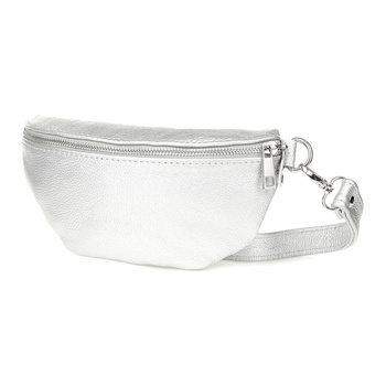 Srebrna skórzana saszetka damska nerka z paskiem, na suwak