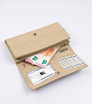 Duży pikowany skórzany portfel damski beżowy. Zatrzask.