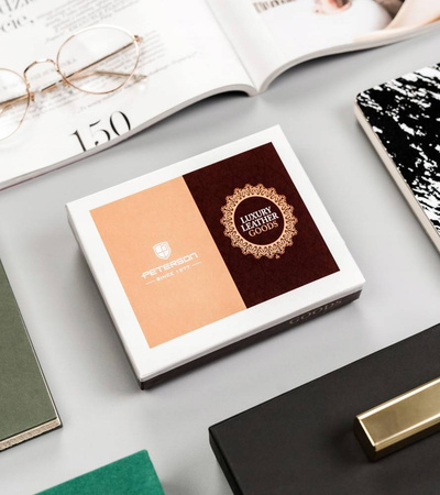 Poręczna, czarna skórzana portfel-portmonetka damska. Suwak. RFID.