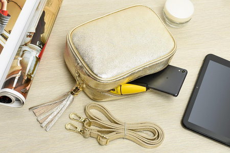 Złota włoska skórzana listonoszka z frędzlem