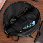 Elegancki, mały czarny skórzany plecak damski. Suwak. A5.