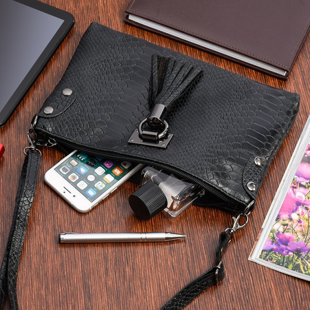 Mała czarna torebka wizytowa listonoszka croco