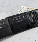 Duży, skórzany portfel męski poziomy z zapięciem, ochrona RFID — Cavaldi