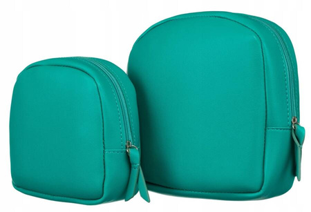 Damska kosmetyczka turkusowa w zestawie. Zamykane na suwak.