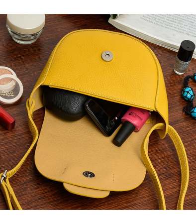 Żółta skórzana torebka listonoszka podkowa
