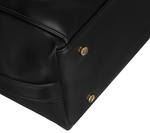 Pojemna, czarna damska torebka listonoszka ze skóry ekologicznej na suwak.