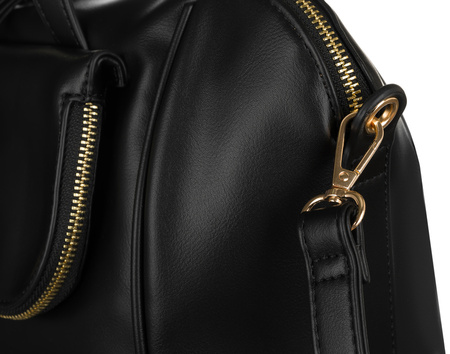 Pojemna, czarna damska torebka listonoszka ze skóry ekologicznej na suwak.