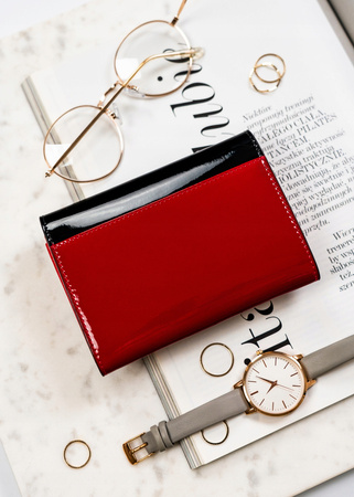 Czarny portfel skórzany z portmonetką i okienkiem. RFID