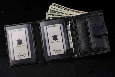 Męski duży portfel skórzany, pionowy z zapinką i ochroną RFID — Ronaldo