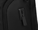 Czarny plecak wodoodporny na laptop. Duży. Z portami USB.