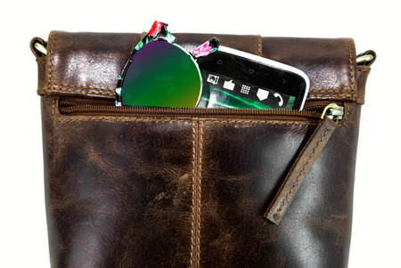 Mała torebka damska ze skóry brązowa listonoszka 