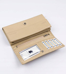 Duży pikowany skórzany portfel damski beżowy. Zatrzask.