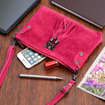 Fuksjowa mała torebka damska zamszowa, suwak