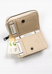 Mały, skórzany portfel damski beżowy lakierowany
