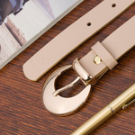 Beżowy pasek damski skórzany. Złota klamra. 110 cm.