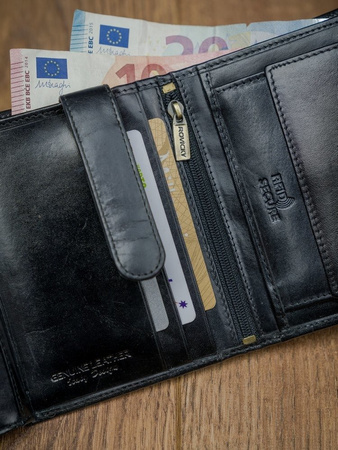 Portfel RFID ze skóry naturalnej pionowy składany Rovicky