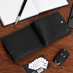 Klasyczny portfel męski skórzany z ochroną RFID. Poziom z zapięciem