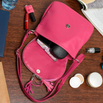 Różowa torebka listonoszka z miękkiej skóry