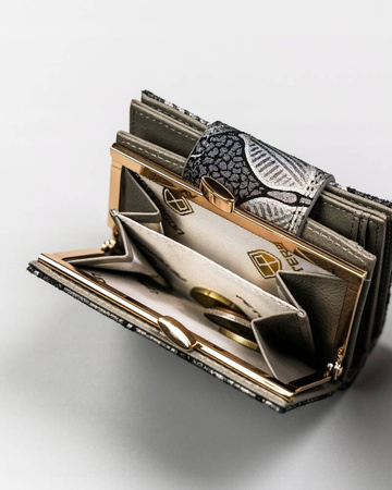 Mały, srebrny portfel damski ze skóry naturalnej, w motyle