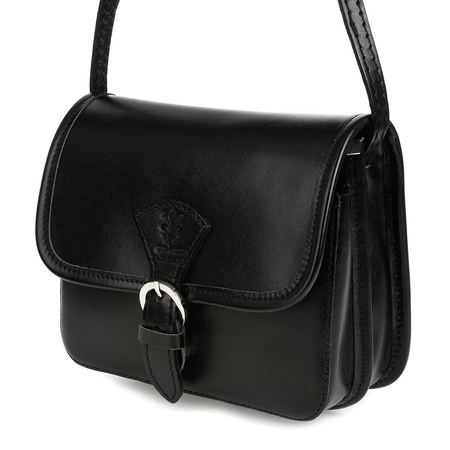 Zgrabna czarna mała torebka skórzana włoska. Regulowany pasek.