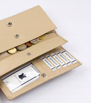 Duży pikowany skórzany portfel damski beżowy. Zatrzask.