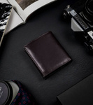 Mały portfel męski z naturalnej skóry licowej ze schowkiem na suwak — Rovicky