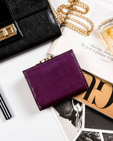 Lakierowany mały skórzany portfel damski FIOLETOWY na zatrzask. RFID.