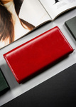Elegancki, klasyczny czerwony portfel damski