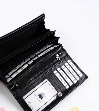 Duży pikowany skórzany portfel damski czarny. Zatrzask.