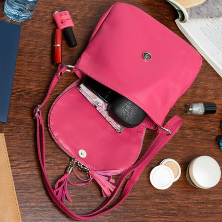 Różowa torebka listonoszka z miękkiej skóry