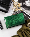 Portfel damski zielony lakierowany. Skóra naturalna. RFID