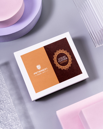 Poręczny damski skórzany mały czerwony portfel. Zatrzask.