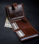 Klasyczny, zapinany portfel męski pionowy z naturalnej skóry z technologią RFID - Rovicky