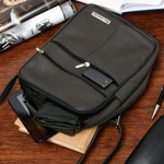 Męska pionowa torba skórzana listonoszka brązowa