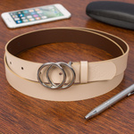 Beżowy pasek damski skórzany ze srebrną okrągłą klamrą