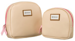 Damska kosmetyczka beżowa w zestawie. Zamykana na suwak.