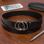 Czarny pasek damski skórzany ze srebrną okrągłą klamrą