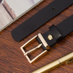 Czarny pasek damski skórzany. Złota klamra. 105 cm.