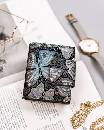 Mały, srebrny portfel damski ze skóry naturalnej, w motyle