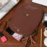 Koniakowa Torebka Listonoszka ze skóry z klapą na suwak zamek