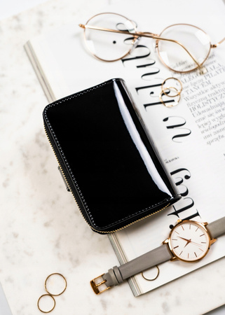 Czarny portfel damski pionowy. Skóra naturalna z ochroną RFID