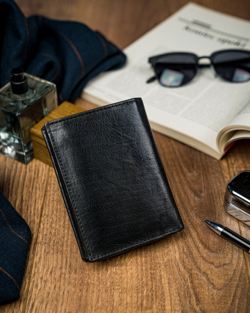 Prosty, składany portfel męski pionowy ze skóry naturalnej — Buffalo Wild