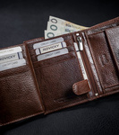 Klasyczny, zapinany portfel męski pionowy z naturalnej skóry z technologią RFID - Rovicky