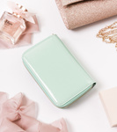 Lakierowany MIĘTOWY portfel damski skórzany na zatrzask i suwak. RFID.