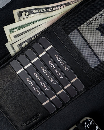 Męski portfel skórzany z tyłem zdobionym wzorem skóry węża — Pierre Andreus