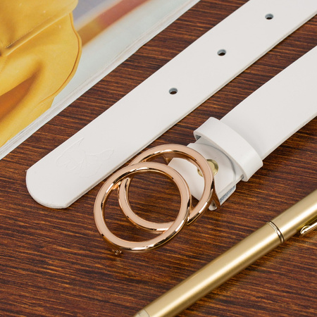 Biały pasek damski skórzany ze złotą klamrą okrągłą
