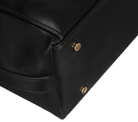 Pojemna, czarna damska torebka listonoszka ze skóry ekologicznej na suwak.