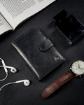 Pojemny, pionowy portfel męski z zapinką z błyszczącej skóry naturalnej — Rovicky